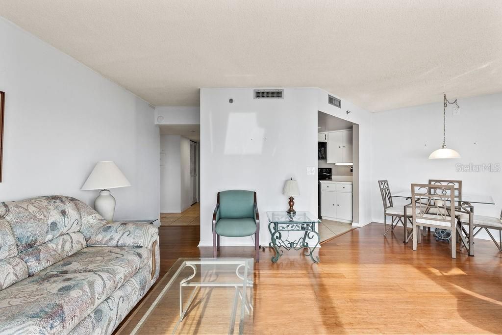 Active With Contract: $149,900 (1 beds, 1 baths, 1010 Square Feet)