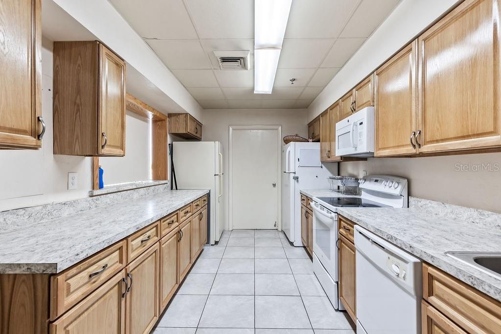 Active With Contract: $149,900 (1 beds, 1 baths, 1010 Square Feet)