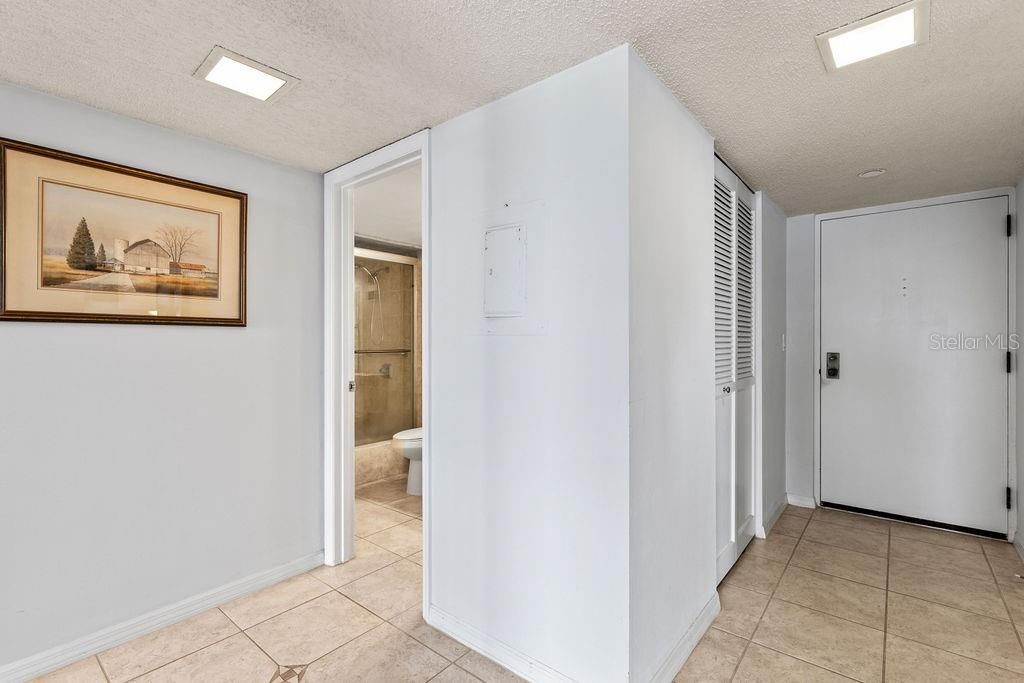 Active With Contract: $149,900 (1 beds, 1 baths, 1010 Square Feet)