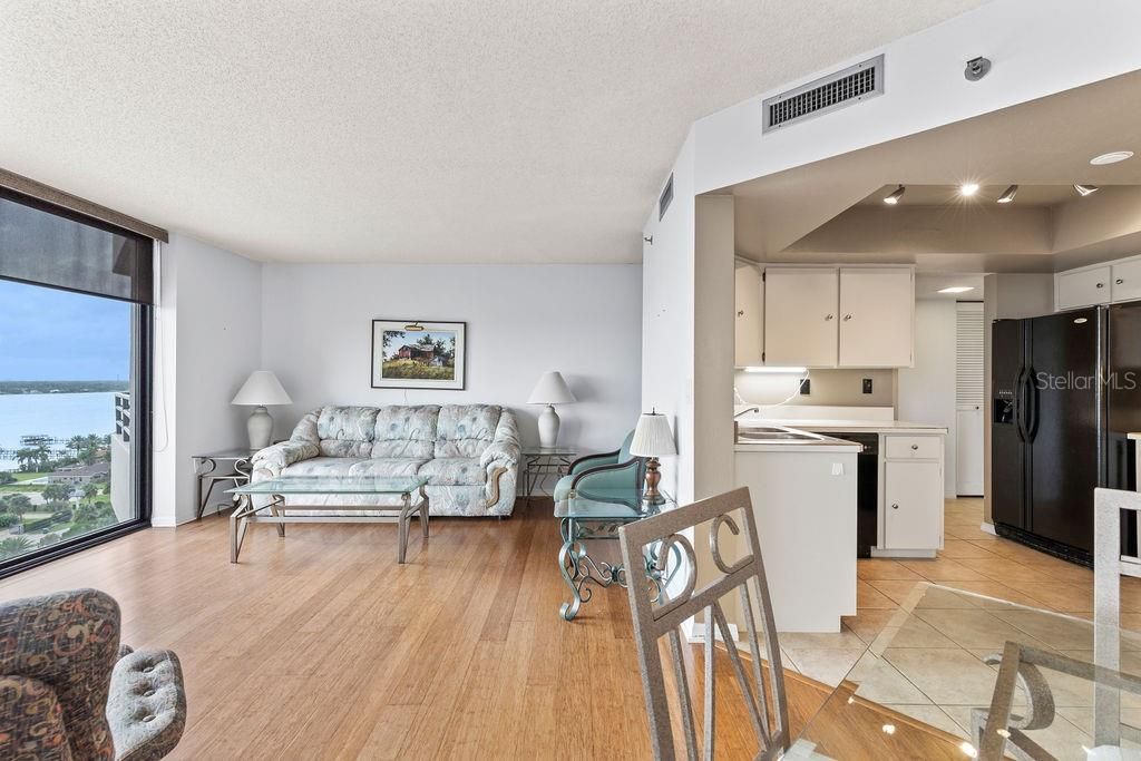 Active With Contract: $149,900 (1 beds, 1 baths, 1010 Square Feet)