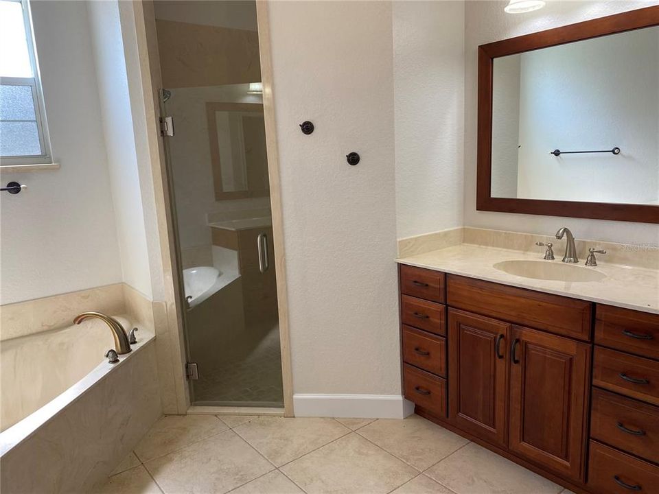 最近租的: $4,750 (5 贝兹, 3 浴室, 3124 平方英尺)