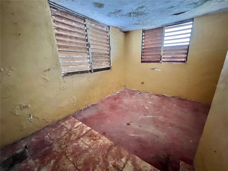 Vendido Recientemente: $75,000 (4 camas, 2 baños, 1100 Pies cuadrados)