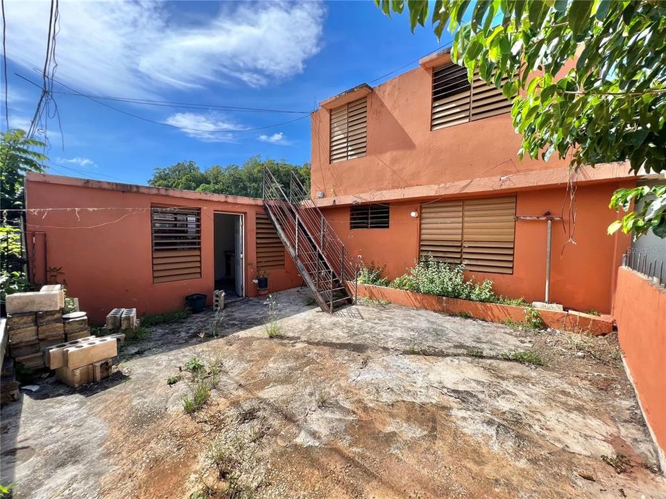 Vendido Recientemente: $75,000 (4 camas, 2 baños, 1100 Pies cuadrados)