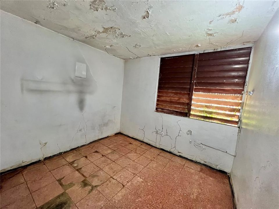 Vendido Recientemente: $75,000 (4 camas, 2 baños, 1100 Pies cuadrados)