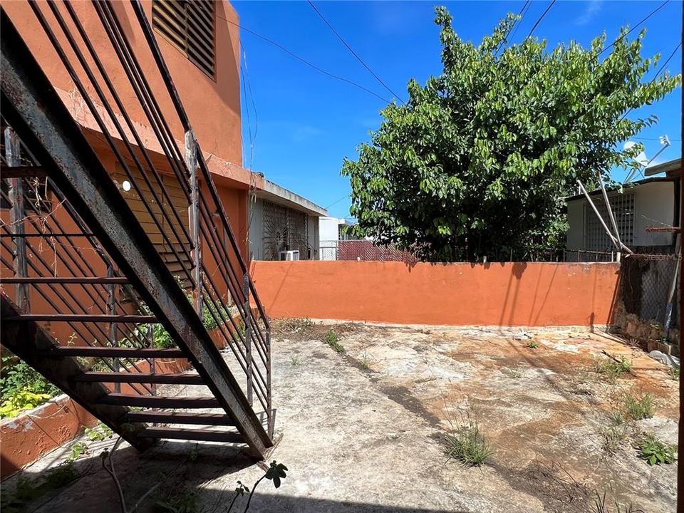 Vendido Recientemente: $75,000 (4 camas, 2 baños, 1100 Pies cuadrados)