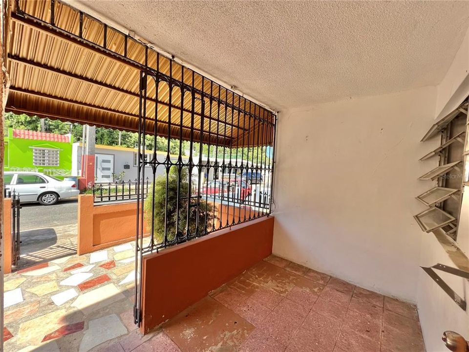 Vendido Recientemente: $75,000 (4 camas, 2 baños, 1100 Pies cuadrados)