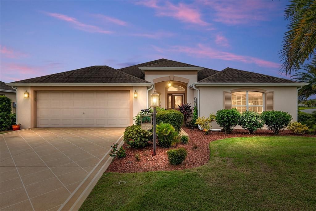 Recently Sold: $532,000 (3 beds, 2 baths, 1984 Square Feet)