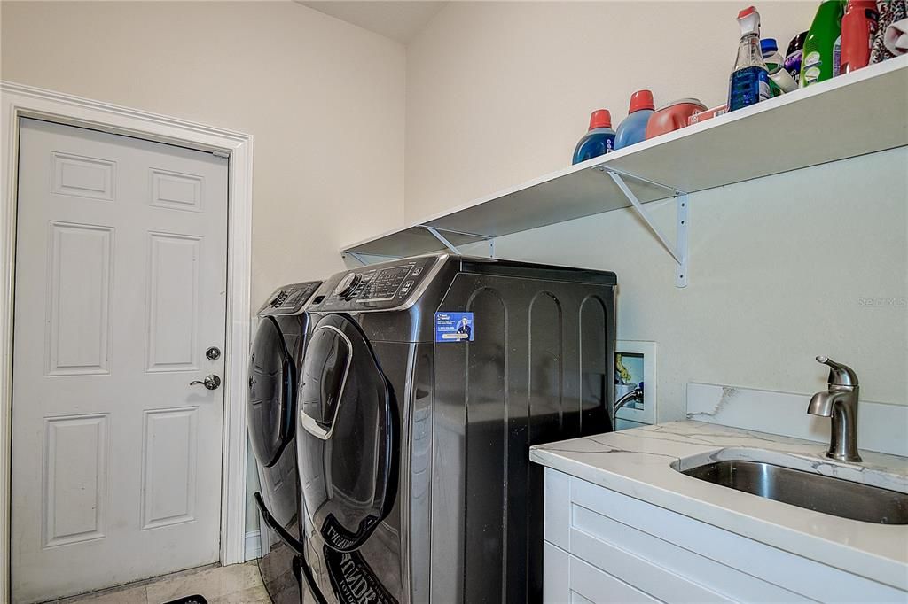 Indoor laundry room conveniently located off of the kitchen, just before the garage!
