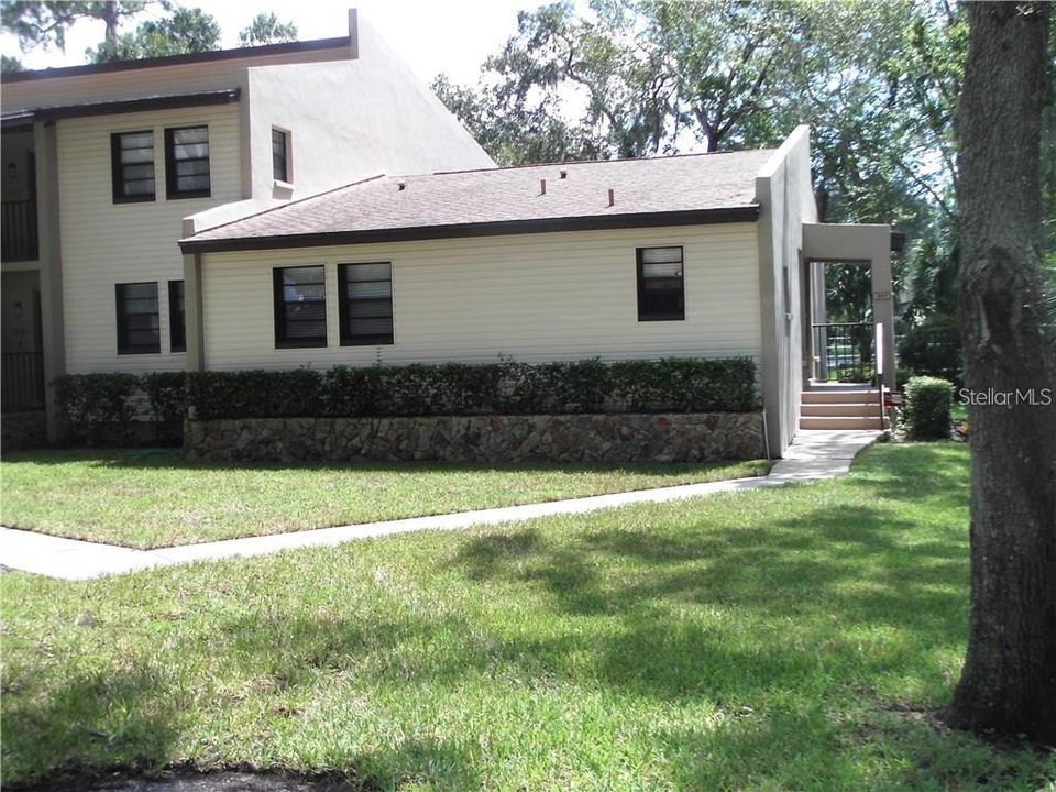 Recently Sold: $239,900 (2 beds, 2 baths, 900 Square Feet)