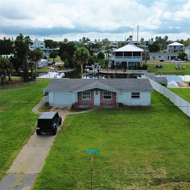 Recently Sold: $253,000 (2 beds, 1 baths, 907 Square Feet)