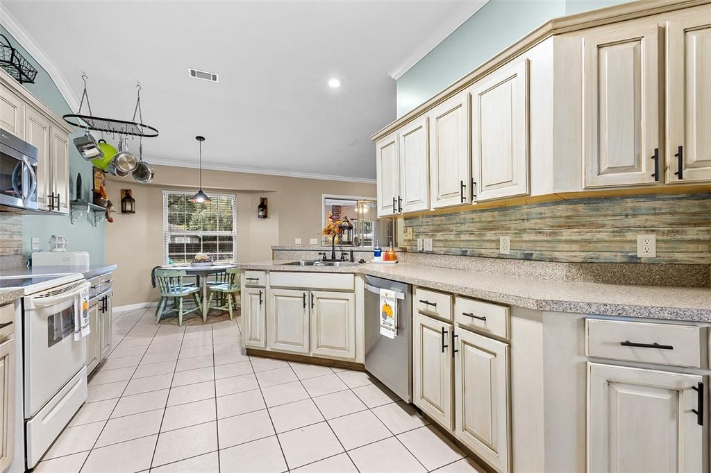 Recently Sold: $355,000 (4 beds, 2 baths, 2324 Square Feet)
