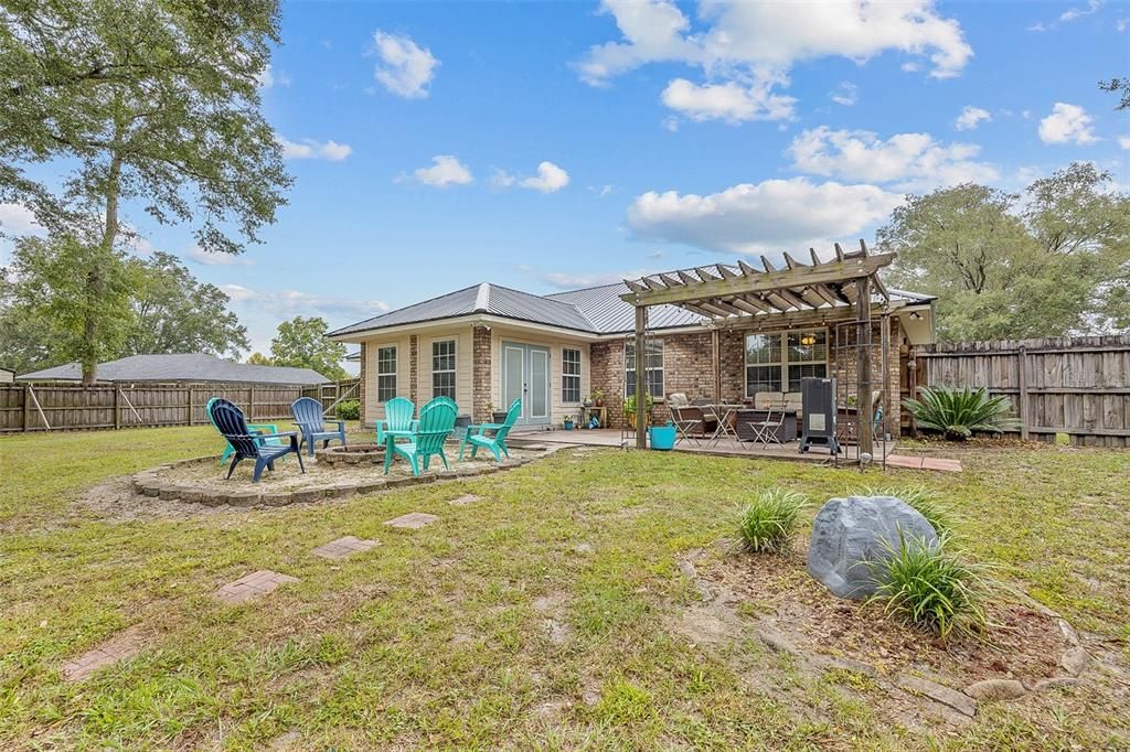 Recently Sold: $355,000 (4 beds, 2 baths, 2324 Square Feet)