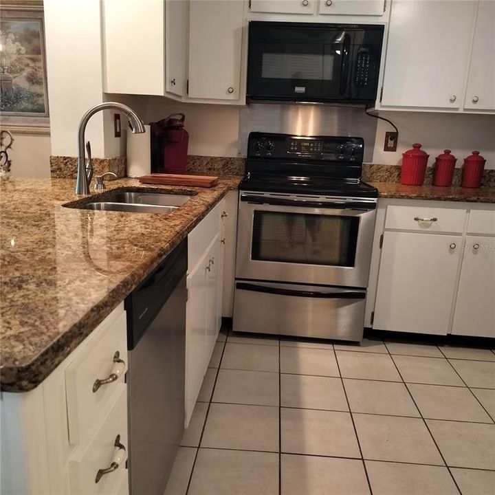 For Sale: $222,500 (1 beds, 1 baths, 1035 Square Feet)