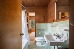 Active With Contract: $309,900 (3 beds, 2 baths, 1996 Square Feet)