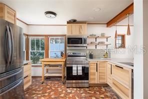 Active With Contract: $309,900 (3 beds, 2 baths, 1996 Square Feet)