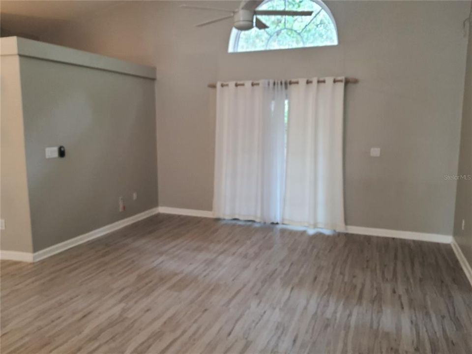 Active With Contract: $2,600 (3 beds, 2 baths, 1390 Square Feet)