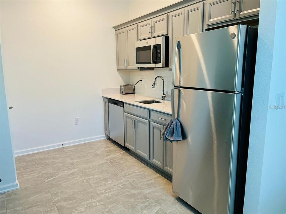 Recently Rented: $1,575 (1 beds, 1 baths, 870 Square Feet)