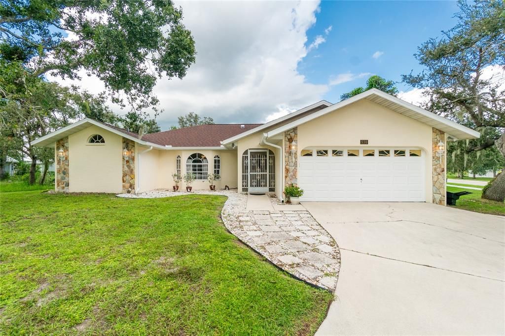 Recently Sold: $359,000 (3 beds, 2 baths, 2231 Square Feet)