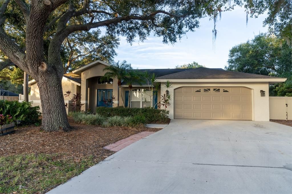 Recently Sold: $599,000 (3 beds, 2 baths, 1976 Square Feet)