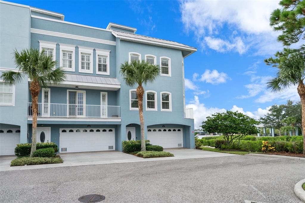 Recently Sold: $1,194,000 (3 beds, 3 baths, 2600 Square Feet)