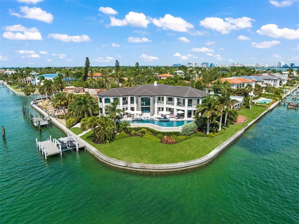 Recently Sold: $11,995,000 (6 beds, 6 baths, 6540 Square Feet)