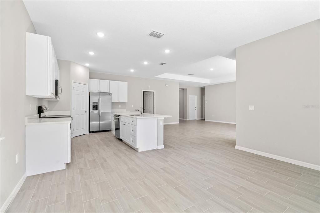 dining area - looking to kitchen