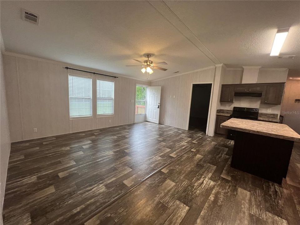 Recently Rented: $2,200 (3 beds, 2 baths, 1120 Square Feet)