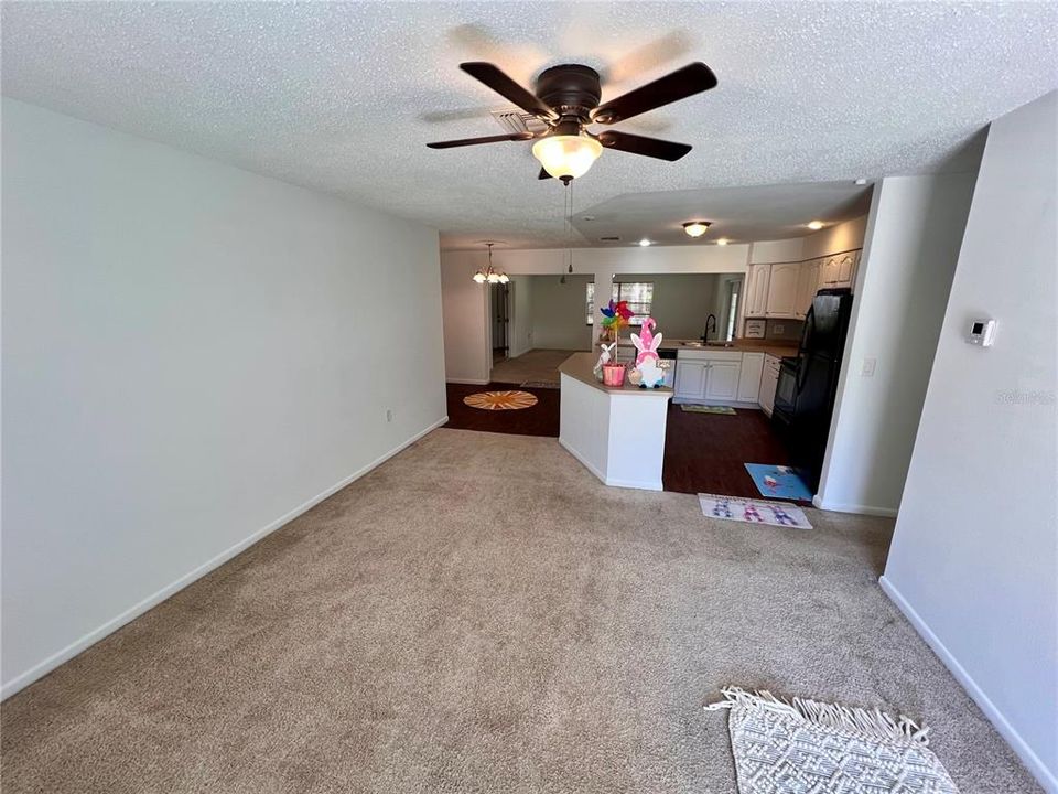 Active With Contract: $284,900 (3 beds, 2 baths, 1664 Square Feet)