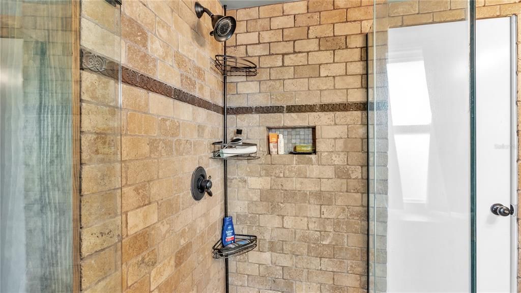 1326 Dixie Dr mancave or 5th bedroom shower