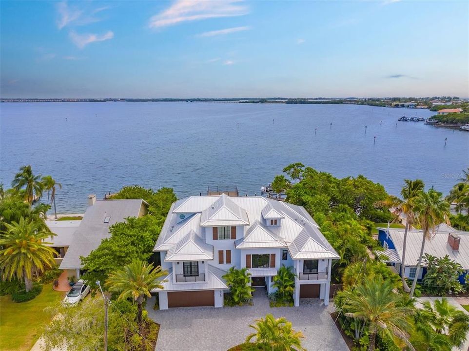 Recently Sold: $7,500,000 (4 beds, 4 baths, 3483 Square Feet)