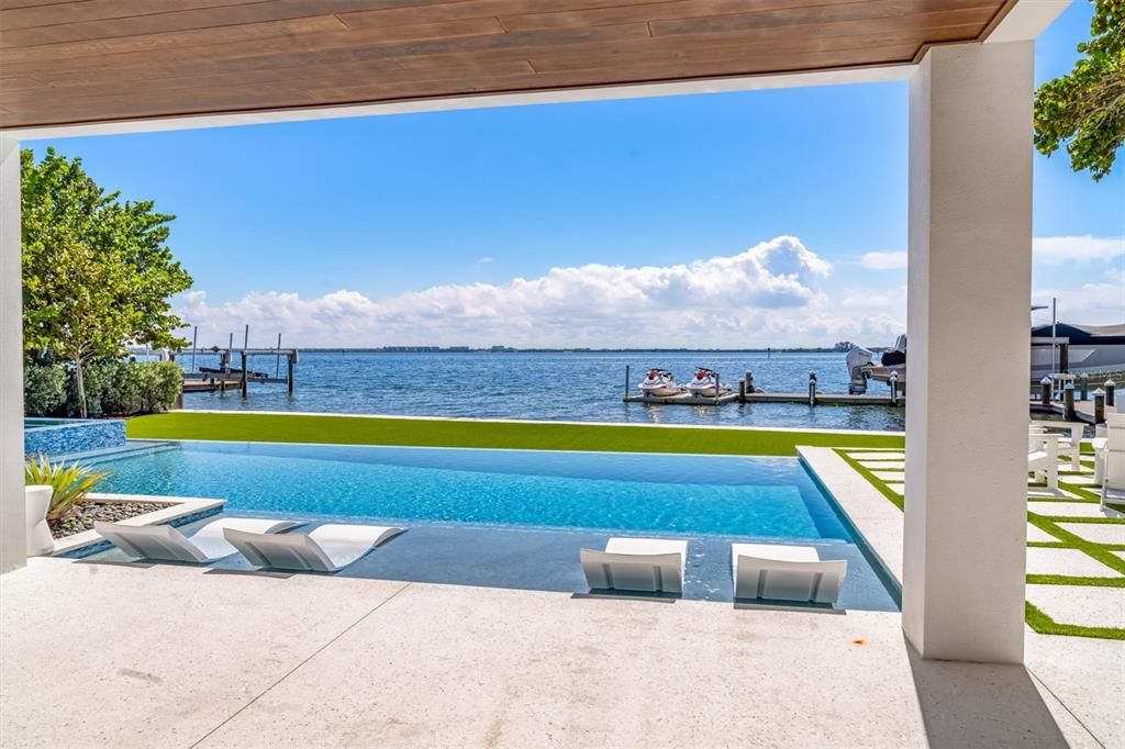 Recently Sold: $7,500,000 (4 beds, 4 baths, 3483 Square Feet)