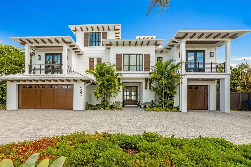 Recently Sold: $7,500,000 (4 beds, 4 baths, 3483 Square Feet)