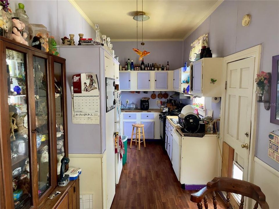 For Sale: $137,000 (2 beds, 1 baths, 1062 Square Feet)