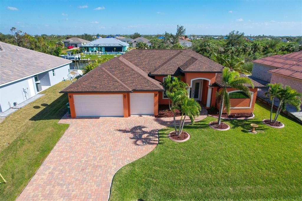 Recently Sold: $700,000 (3 beds, 2 baths, 2041 Square Feet)