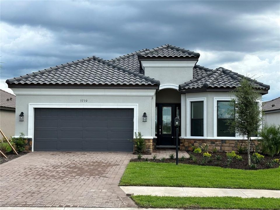 Recently Sold: $858,690 (3 beds, 3 baths, 2275 Square Feet)