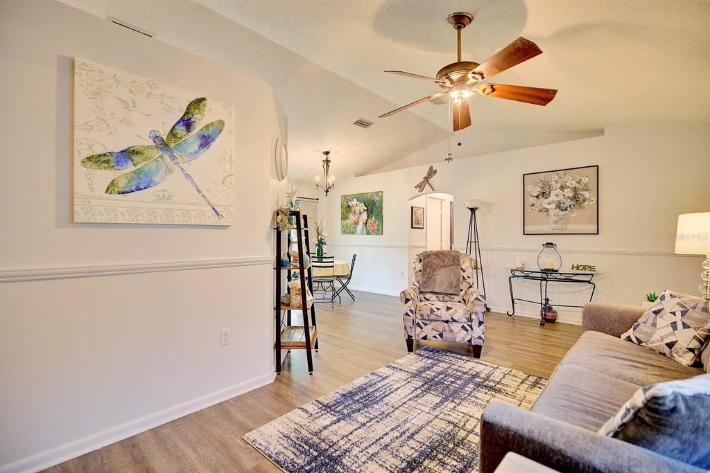 Recently Sold: $240,000 (2 beds, 2 baths, 988 Square Feet)