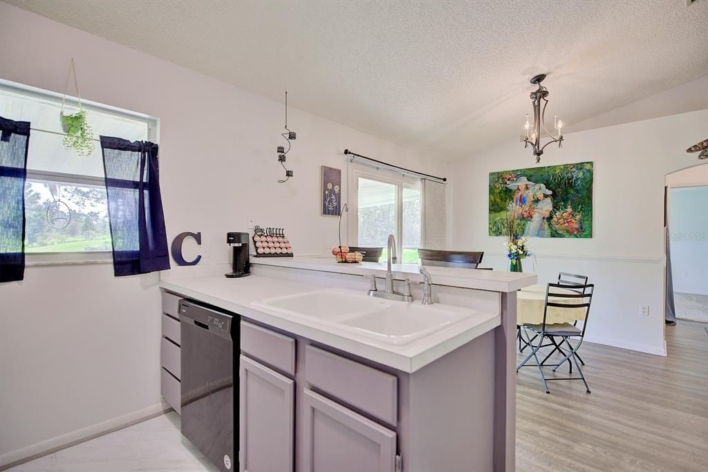 Recently Sold: $240,000 (2 beds, 2 baths, 988 Square Feet)