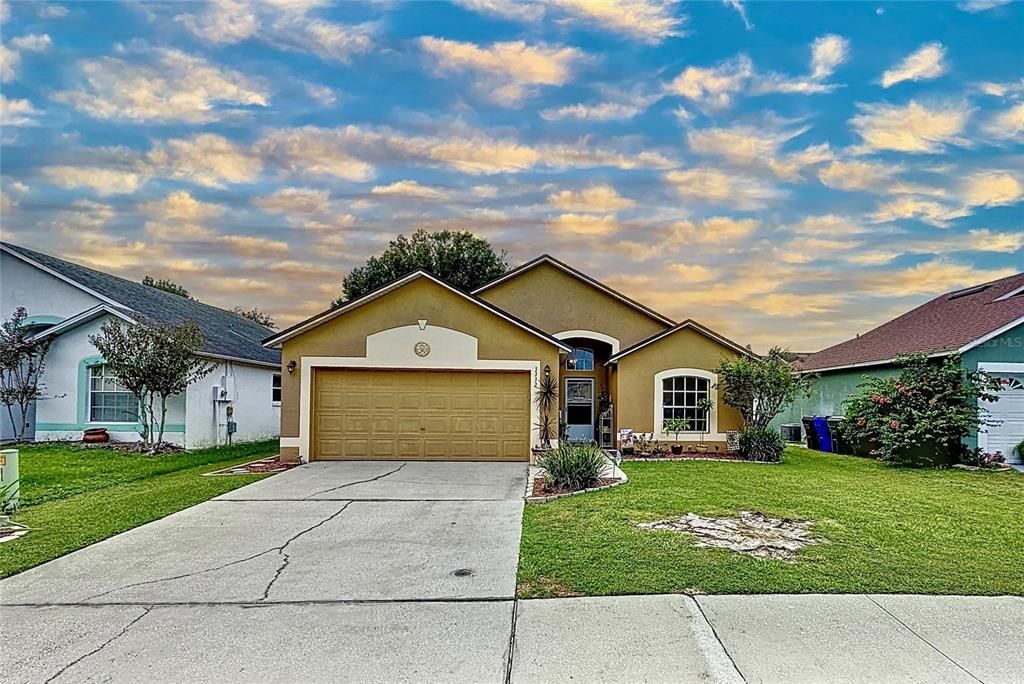 Recently Sold: $319,500 (3 beds, 2 baths, 1212 Square Feet)