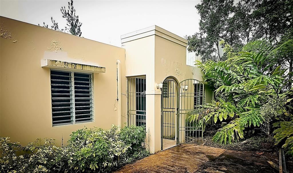 Vendido Recientemente: $185,000 (2 camas, 2 baños, 1800 Pies cuadrados)