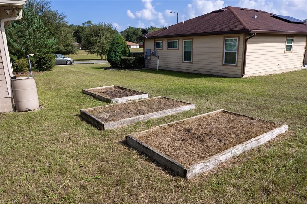 Try your hand at gardening with these garden boxes.