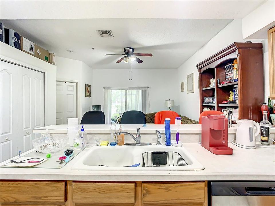 For Sale: $300,000 (3 beds, 2 baths, 1230 Square Feet)