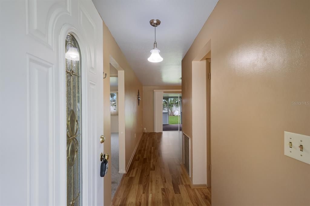 Recently Sold: $315,000 (3 beds, 2 baths, 1371 Square Feet)