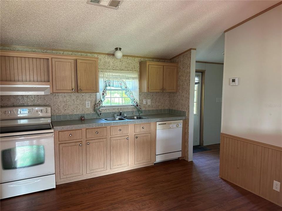 For Sale: $169,900 (3 beds, 2 baths, 1000 Square Feet)