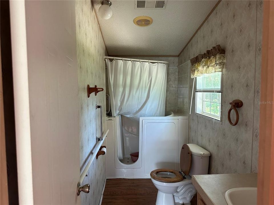 For Sale: $169,900 (3 beds, 2 baths, 1000 Square Feet)