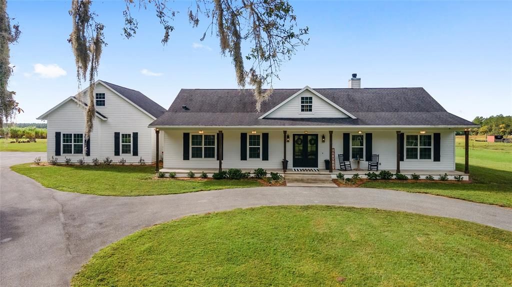 Grand Farm House on 9.7 acres in Levy County