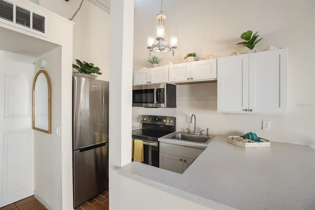 Active With Contract: $160,000 (1 beds, 1 baths, 465 Square Feet)