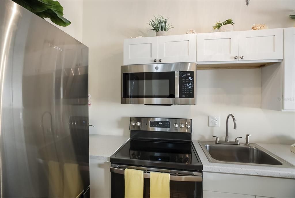 Active With Contract: $160,000 (1 beds, 1 baths, 465 Square Feet)