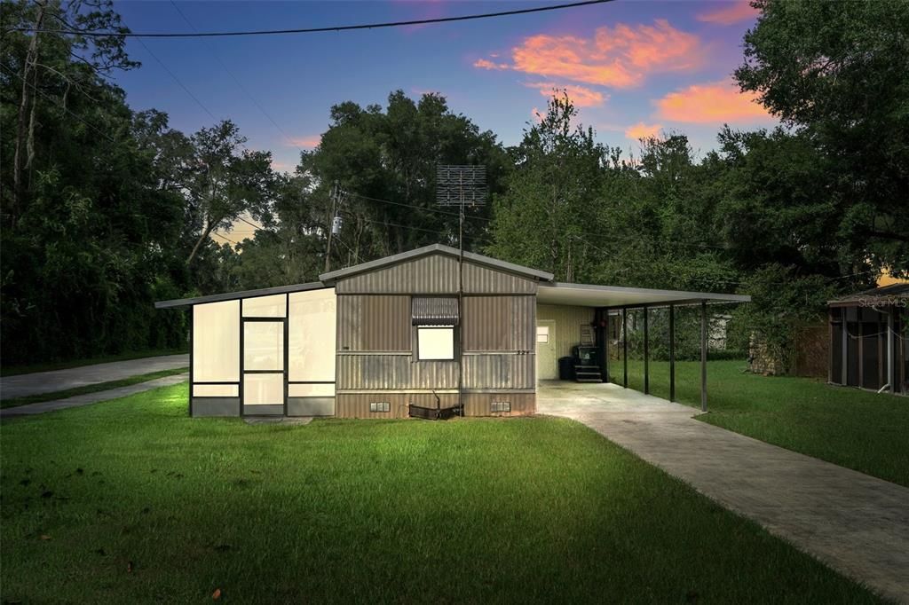 Recently Sold: $114,900 (2 beds, 1 baths, 784 Square Feet)