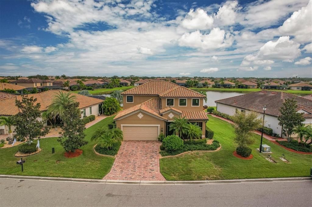 Recently Sold: $589,000 (4 beds, 3 baths, 2765 Square Feet)