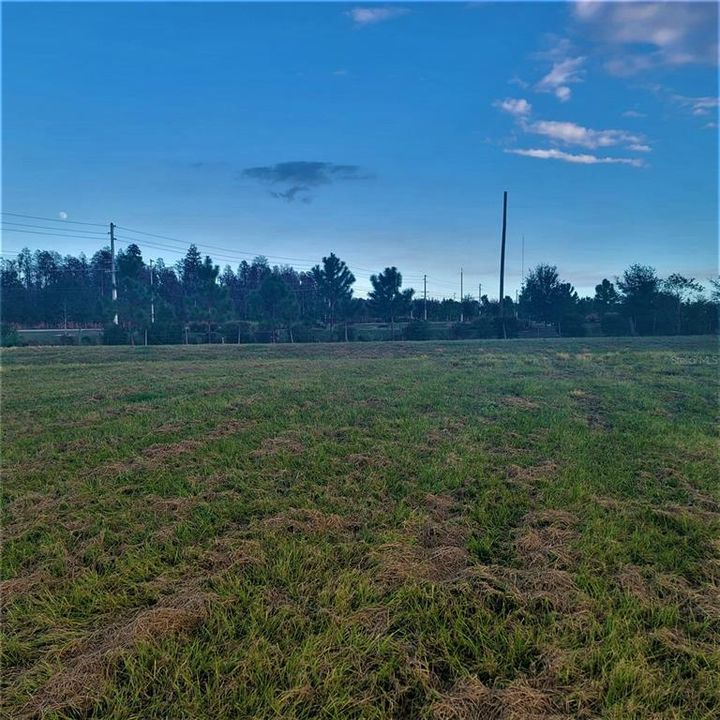 На продажу: $690,000 (11.29 acres)